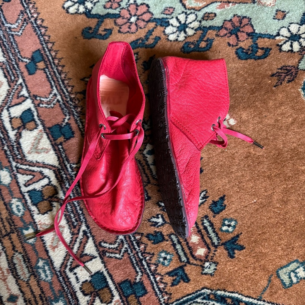 Barefoot Pals by gaucho ninja red barefoot desert boots nearly new size 37 W 7